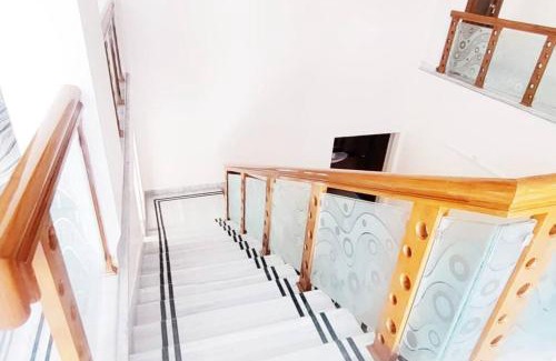 Kukatpalli Apartment | Servostay Kukatpally Spacious 5 BHK Duplex in Vivekananda Nagar with Parking