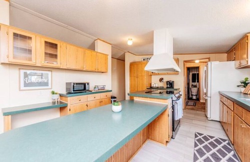 Houston County House | Set up for Crews- 10 beds, 5 bedrooms, 3 full bath
