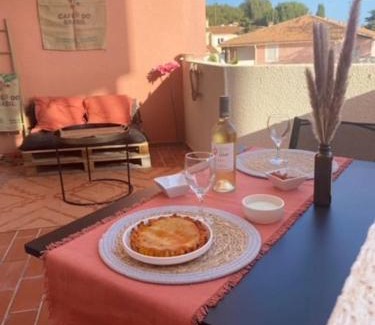 Sete Apartment | SETE, Studio Cabine,proche mer , Clim, Wifi, parking privé