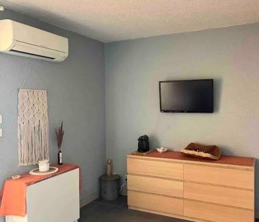 Sete Apartment | SETE, Studio Cabine,proche mer , Clim, Wifi, parking privé