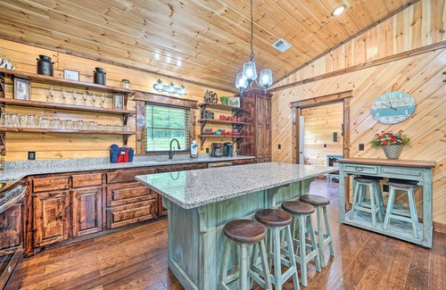 Golden Cabin | ‘Setting Sun’ Eagletown Gem - Private River Access