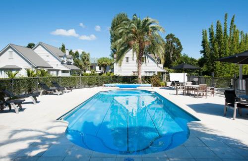 Russell House | Settler's Cottage 2 or 3 Bedroom - Russell Cottages Collection