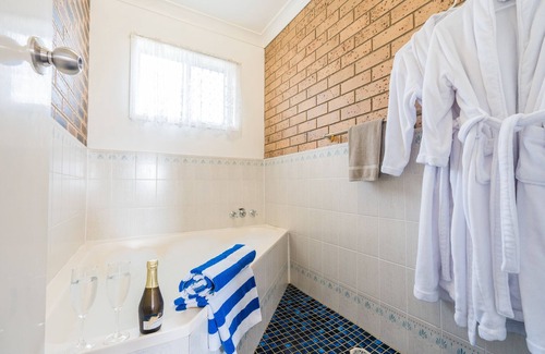Tenterfield Hotel | Settlers Motor Inn