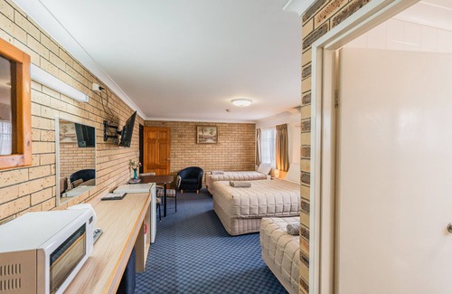 Tenterfield Hotel | Settlers Motor Inn