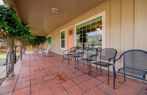 Concan Hotel | Seven Bluff Cabins