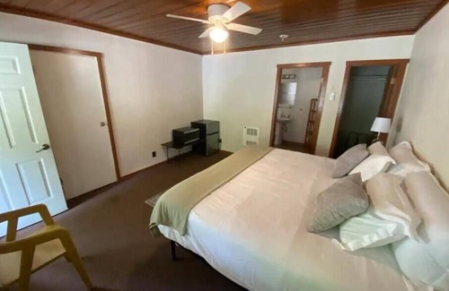 Orosi Hotel | Seven Circles Lodge&Retreat,up to 30+ guests near Kings Canyon National Park