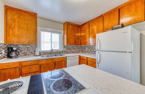 Rockaway Beach Cabin | Seven Cozy Cottages - Minutes to Beach & Downtown - Dogs Welcome