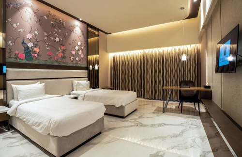 Mira Road East Hotel | Seven Eleven Club