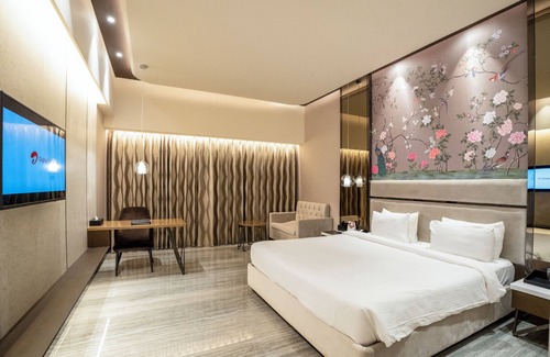 Mira Road East Hotel | Seven Eleven Club