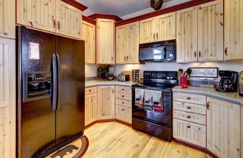 Mammoth Creek Cabin | "Seven Oaks Cabin” in Duck Creek Village, Utah. Zion and Bryce Nearby!