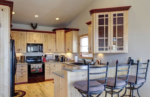 Mammoth Creek Cabin | "Seven Oaks Cabin” in Duck Creek Village, Utah. Zion and Bryce Nearby!