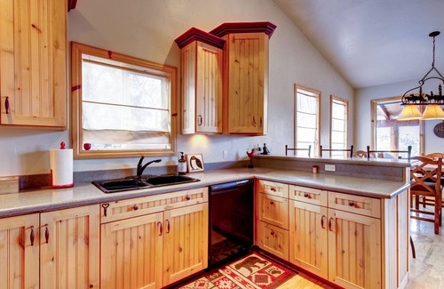 Mammoth Creek Cabin | "Seven Oaks Cabin” in Duck Creek Village, Utah. Zion and Bryce Nearby!