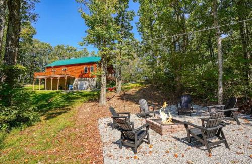 Nelsonville House | Seven Pines Cabin - Secluded in Hocking Hills