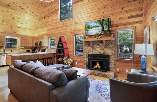Mineral Bluff Cabin | Seven's Secret - Riverside Vacation Home