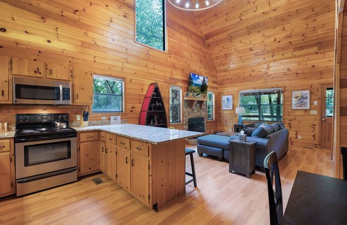 Mineral Bluff Cabin | Seven's Secret - Riverside Vacation Home
