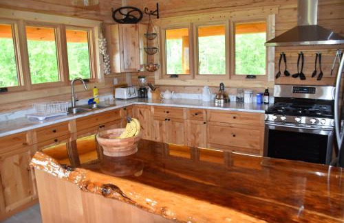 Cedarvale Bed & Breakfast | Seven Sisters Mountains House