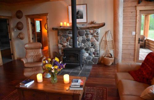 Cedarvale Bed & Breakfast | Seven Sisters Mountains House