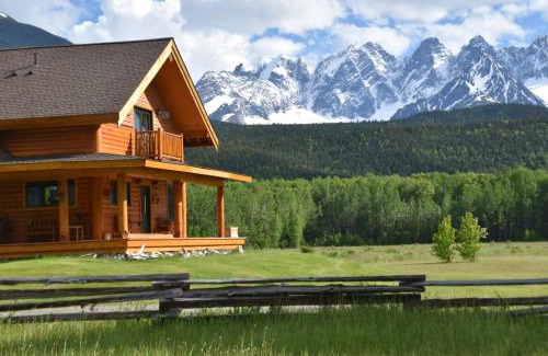 Cedarvale Bed & Breakfast | Seven Sisters Mountains House