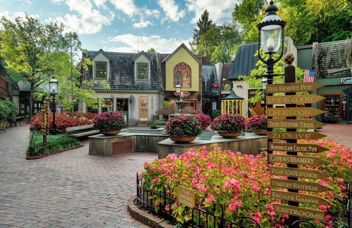 Gatlinburg - Pigeon Forge Cabin | Sevierville - Lofty Pines - 2 Bedrooms - Sleeps 6