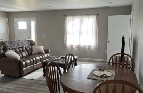 Seymour House | Seymour Southern Comfort. New build 2-bedroom duplex that comfortably sleeps 6.