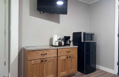 Indian River House | SG King Room Summary: