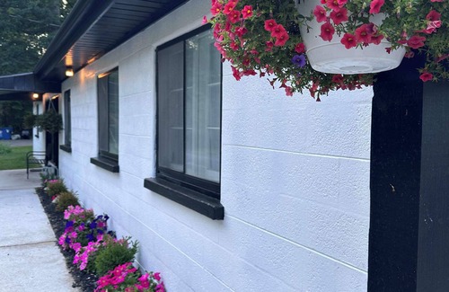 Indian River House | SG King Room Summary: