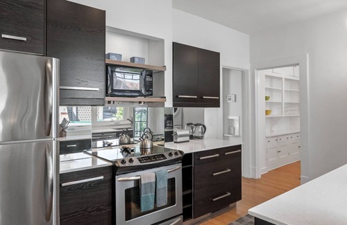 Brookwood Apartment | (SH) Rare Serviced 3-BR in Secluded and Peaceful Neighborhood
