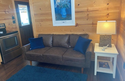 Wimberley Cabin | Shabby Chic Cabin with Hot Tub, internet, and pet friendly
