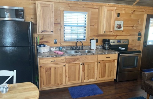 Wimberley Cabin | Shabby Chic Cabin with Hot Tub, internet, and pet friendly