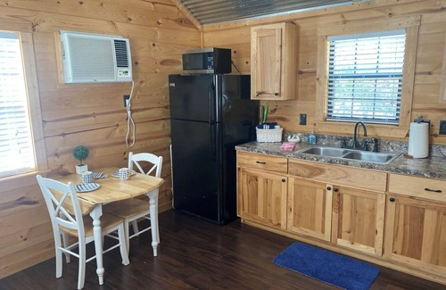 Wimberley Cabin | Shabby Chic Cabin with Hot Tub, internet, and pet friendly