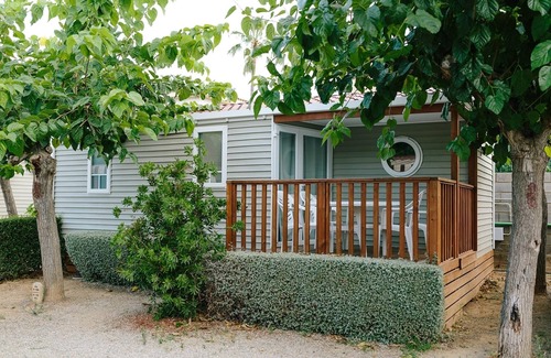 Cambrils House | Shaded Mobile Home Escape