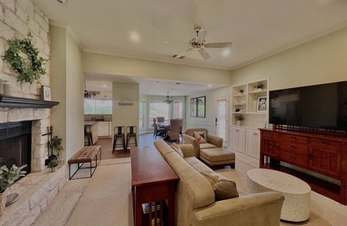 Temple House | Shaded Oaks Peaceful Golf Course and Close to BSW