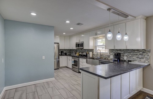 Lodi House | Shades of Blue NEWLY RENOVATED | Lodi Lake | Wine&Roses | Downtown