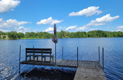 Brainerd House | Shady Crest. Pool table, games, bonfire, Legos. Lake w/kayaks. 5 kings - 16ppl.