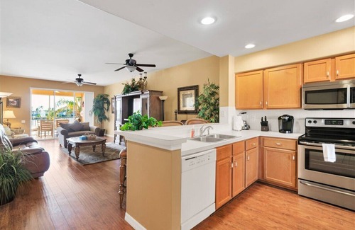 Tropical Cove Condo | Shady Palms Retreat at Lexington CC Lake Village