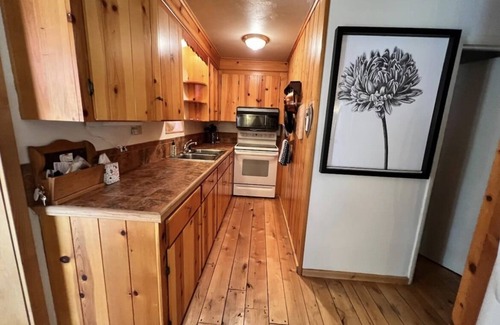 Pine Cabin | Shady Pines Cabin