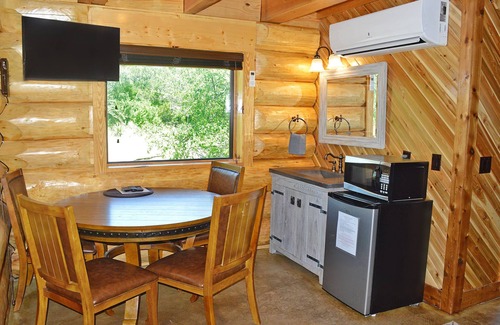 Marble Falls Cabin | Shadyside: Scenic Escape with Lake Views Awaits!