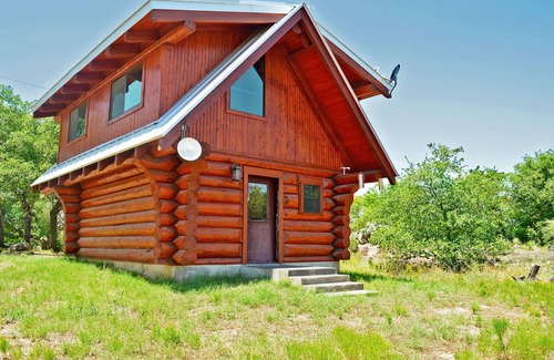 Marble Falls Cabin | Shadyside: Scenic Escape with Lake Views Awaits!
