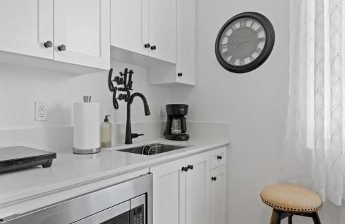 Greenacres House | Shafter Basecamp - Movie Nights & WWII Planes