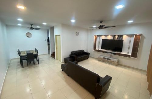 Kampung Alor Akar House | Shaleishah Homestey