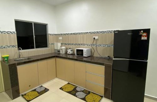 Kampung Alor Akar House | Shaleishah Homestey