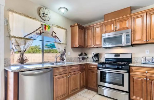 Riverside House | Shalimar Retreat, Large Pool, Hot Tub, Game Room, Backyard, 5 Bdrooms, BBQ Grill