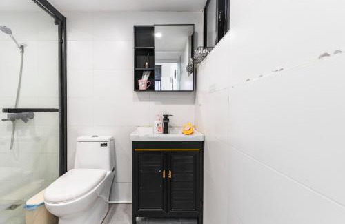 Huaihai Road Commercial Area Apartment | Shanghai Hills&XING 3067 Homestay Near Line 1&13 and Fuxing Park