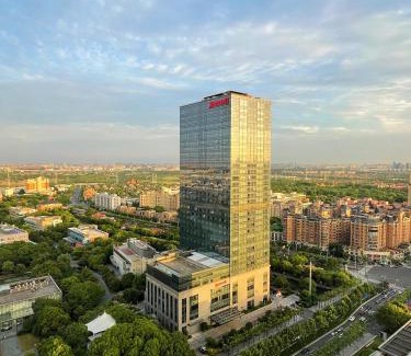 Jinqiao Hotel | Shanghai Marriott Hotel Pudong East - Only a 30 minute drive from Disney