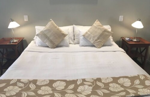Wynnum West Hotel | Shangri La Gardens
