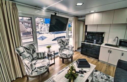 Merritt Island Boat Rental | Shangri La Summary: W