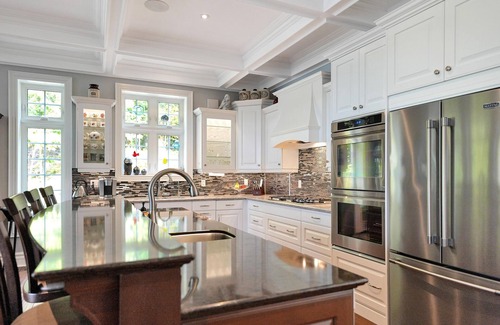 Minden Cottage | Shangri-La: Your Ultimate Lakeside Retreat