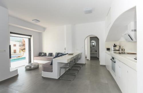Kamari Apartment | Shape-Infinity