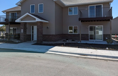North Mankato Apartment | Shared apartment, queen air mattress