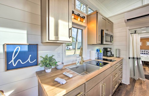 Lone Star House | Shared Dock & Lake Access: Daingerfield Tiny Home